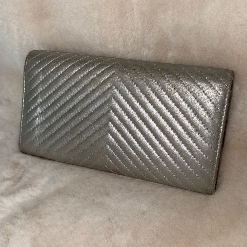 Chanel Chevron Quilted Flap Metallic Silver Wallet - Picture 5 of 17